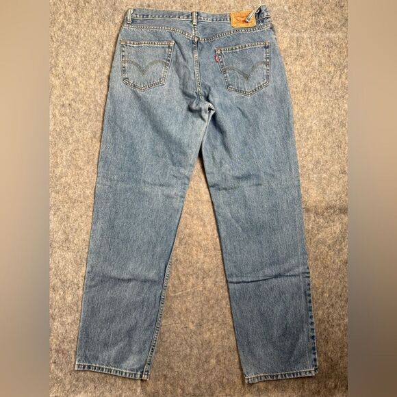 Levi's 550 Jeans Mens 36 X 34 Blue Denim Medium Wash Cotton Relaxed Fit Straight - Picture 2 of 4